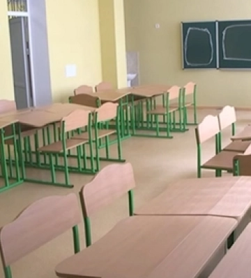 У Луцьку в школі парта відтяла дівчинці частину пальця (відео)