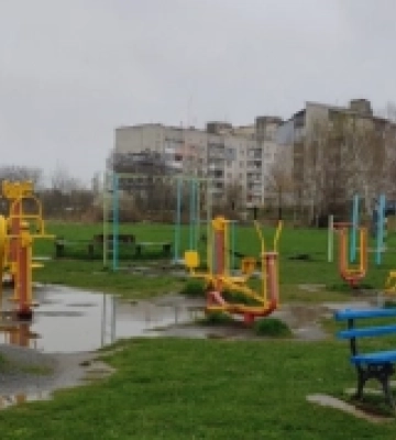 Здолбунівчани просять відновити покриття на спортивному майданчику