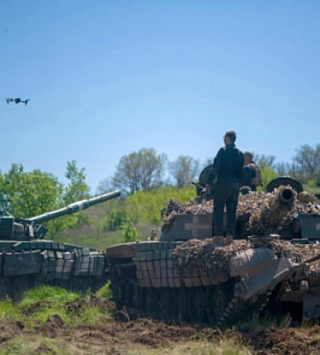 Аеророзвідники та танкісти з криворізької бригади знищують ворога 