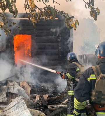 На Сумщині внаслідок ворожого удару загорівся житловий сектор (ФОТО)
