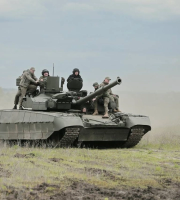Міністр оборони на Харківщині взяв участь у тестуванні танка БМ “Оплот”