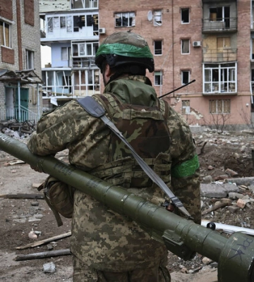 Двумя выстрелами: в ВСУ показали, как уничтожили штурмовиков ВС РФ в Бахмуте (видео)