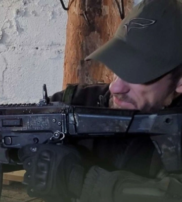 Втративший руку у бою боєць тероборони Дніпра став одним з найкращих військових інструкторів