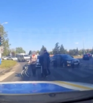 В Ужгороді патрульні допомогли жінці, якій зненацька стало зле