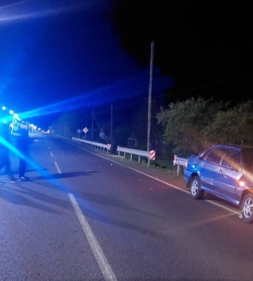 В Одеській області водій автомобіля збив неповнолітніх мопедистів