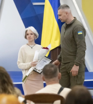 Кличко вручив відзнаки матерям загиблих захисників