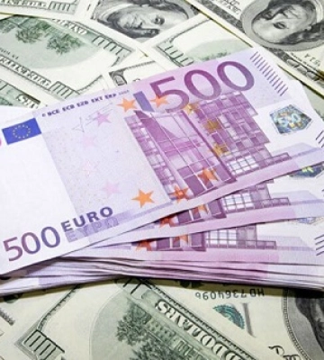 У Сумах чоловік зі спільницею ошукали 13 знайомих на 275 тис. доларів  та 40 тис. євро