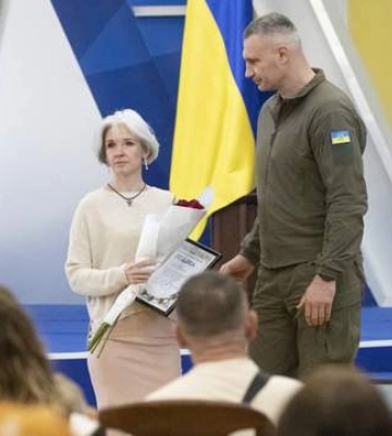 Кличко наградил наградами матерей и дружин погибших защитников Украины