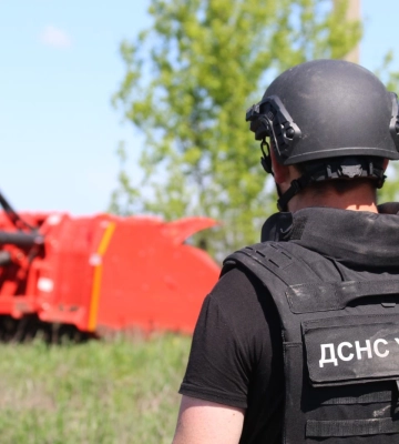 Машина механізованого розмінування від Фонду Говарда Баффета допомагає звільняти деокуповані території Харківщини