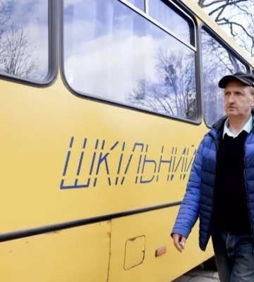 Історії водіїв шкільних автобусів, які евакуювали громадян у Київській області