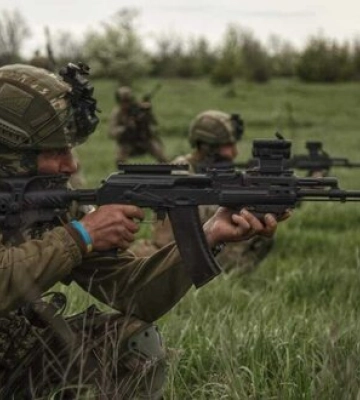 Ворог зосереджує зусилля на Лиманському, Бахмутському, Авдіївському та Мар’їнському напрямках. Протягом 12 травня відбито 36 атак, - Генштаб