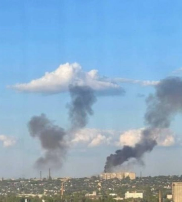 В Луганске — сильный пожар