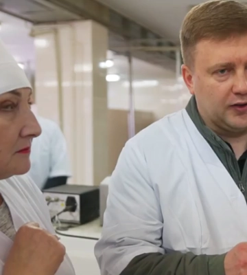Коваль спробував морозиво від рівненського виробника з натурального молока (ВІДЕО)