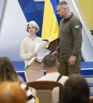 Накануне Дня матери мэр Киева вручил награды женщинам-военным и волонтерам