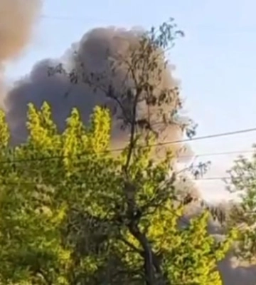 Піднімається стовп диму: в окупованому Луганську пролунали вибухи, відео