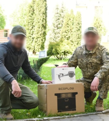 Луцька міськрада передала військовим квадрокоптер та зарядну станцію