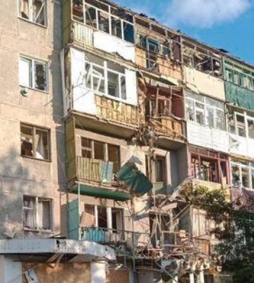 У Луганську прогриміли потужні вибухи: піднімається дим (фото, відео)