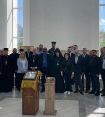 Глава армянской церкви в Украине возглавил молебен в Буче с представителями Всемирного совета церквей