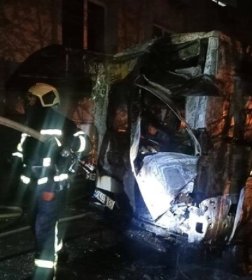 В Киеве загорелся автомобиль &quot;скорой&quot;: погибла пожилая женщина