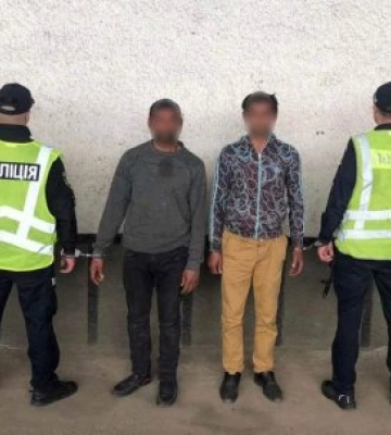 В місті Виноградів, посеред білого дня, пограбували жінку двоє чоловіків