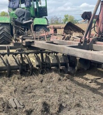 На околиці Чернігова підірвався трактор