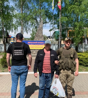 На Закарпатті перед &quot;запливом&quot; Тисою за кордон затримали херсонця, який отримував зарплату від окупантів (ФОТО)