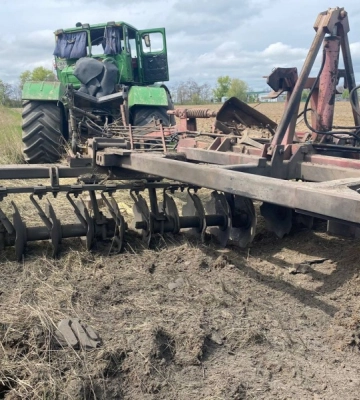 На околиці Чернігова підірвався трактор