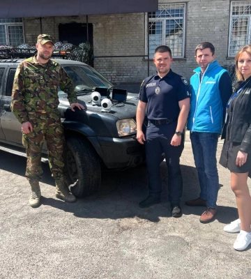 Благодійники передали поліцейським Рівненщини дві системи нічного бачення власної розробки