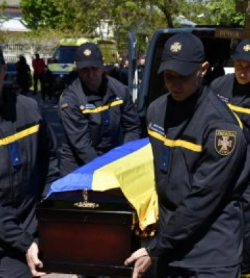 У Миколаєві відбулось прощання з загиблими піротехніками ДСНС