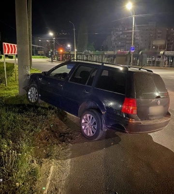 У Луцьку «фольксваген» влетів в електроопору: водій був п&#039;яний 