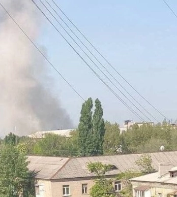 ЗМІ повідомляють про новий вибух в окупованому Луганську, над містом густий стовп диму