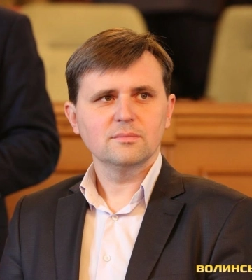 «Мені погрожували провокаціями»: голова Луцької райради складає повноваження