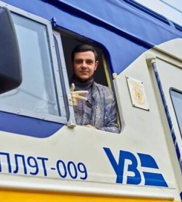 Укрзалізниця запустила на Хмельниччині додаткові шатли для підвезення пасажирів. РОЗКЛАД