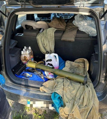 У Дніпрі в автомобілі 43-річного чоловіка виявили арсенал боєприпасів