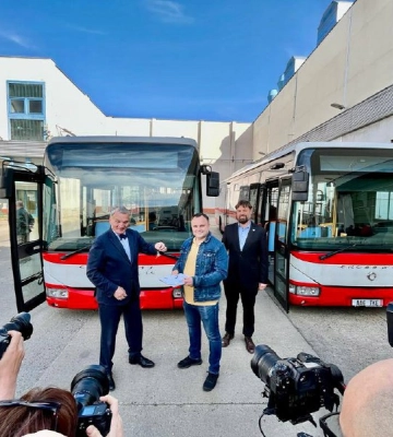 Миколаїв отримав 2 автобуси Irisbus Crossway від Праги