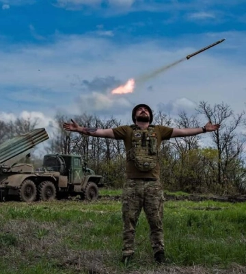Наші воїни рухаються вперед на деяких ділянках фронту на Бахмутському напрямку, - Сирський