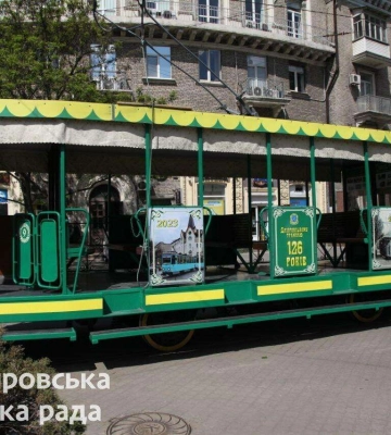 У Дніпрі на весняно-літній сезон вийшов ретротрамвай
