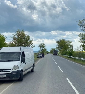 Перетинала дорогу у невстановленому місці: на Одещині вантажівка збила дитину