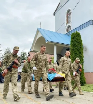 У Мукачеві попрощалися з полеглим воїном