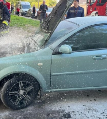 На Львівщині горіли два авто: одне з них знищене вщент (ФОТО)