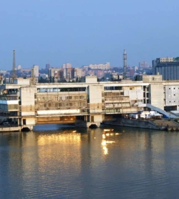 Примара річкового порту у Дніпрі. Як 40 років тому створювалася унікальна будівля на великій річці 