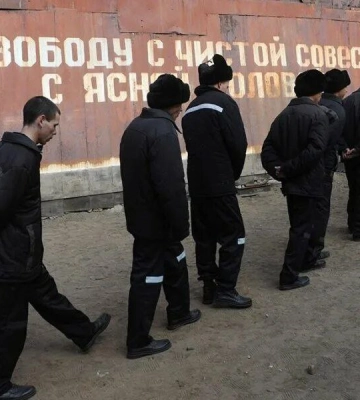Россияне в оккупированную Луганскую область свозят заключенных для военной подготовки