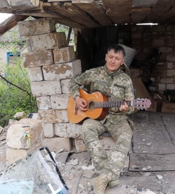 Музичне привітання до Дня матері від бійця Волинської бригади тероборони