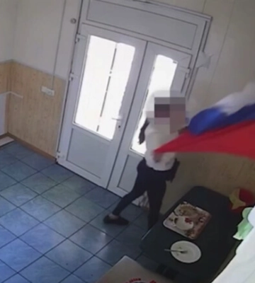 В Мелитополе 25-летняя девушка сорвала флаг РФ в кафе: ее нашли оккупанты