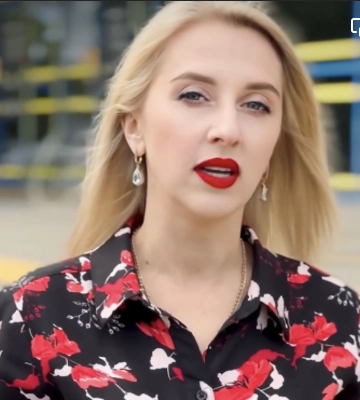 Команда рівненського ЦНАПу оригінально привітала містянок з Днем матері