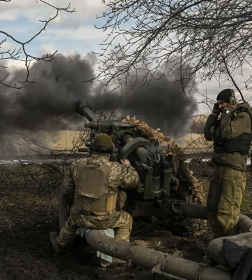 Українські війська взяли Бахмут у напівоточення і знищують ворога,- МО