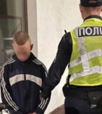 В Ужгороді патрульні затримали 17-річного хлопця під час спроби крадіжки