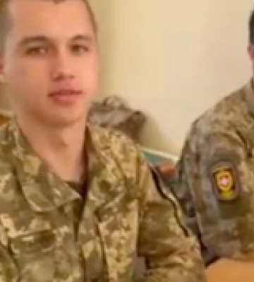Учні Острозького військового ліцею записали привітання мамам