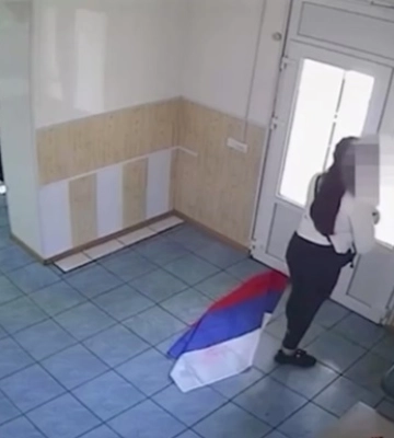 В Мелитополе будут &quot;судить&quot; девушку, сорвавшую флаг РФ в кафе - мэр