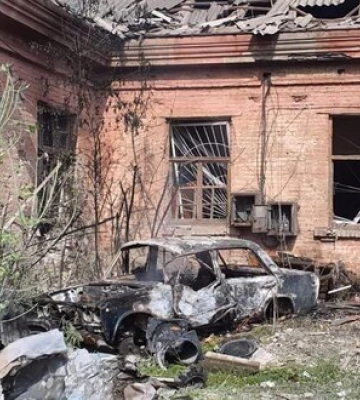 Ворог обстріляв Курахове, троє поранених